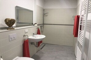 Bathroom - Holiday apartment in Glowe with swimming pool (Glowe)