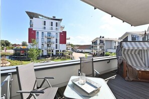 Outdoor dining - Holiday apartment in Glowe with swimming pool (Glowe)