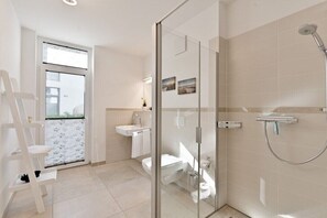 Bathroom - Holiday apartment in Glowe with swimming pool (Glowe)