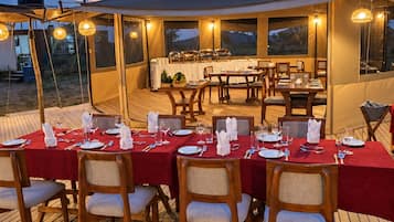 Khu ẩm thực ngoài trời