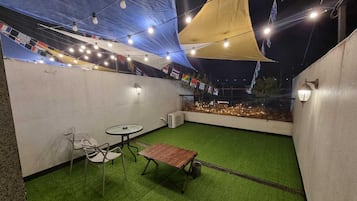Luxury Studio Suite, Mountain View | Outdoor dining
