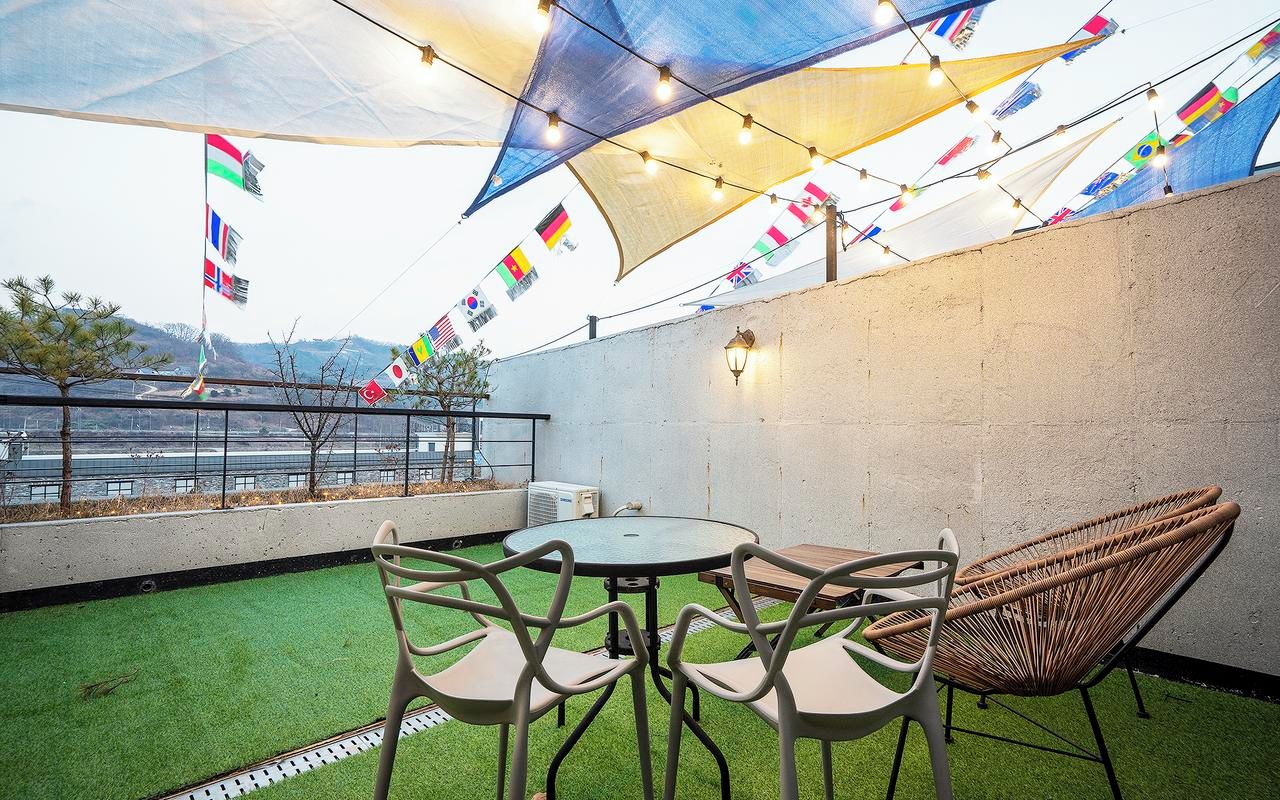 Luxury Studio Suite, Mountain View | Outdoor dining