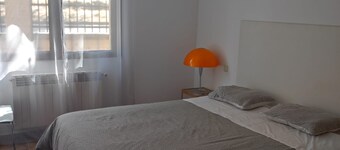 A house for 10 people in a natural setting, just a stone's throw from the city.