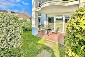 Outdoor dining - Holiday apartment with 2 bedrooms (Zingst)