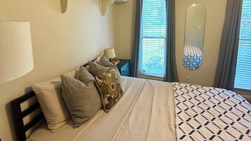 3 bedrooms, desk, iron/ironing board, WiFi (free)