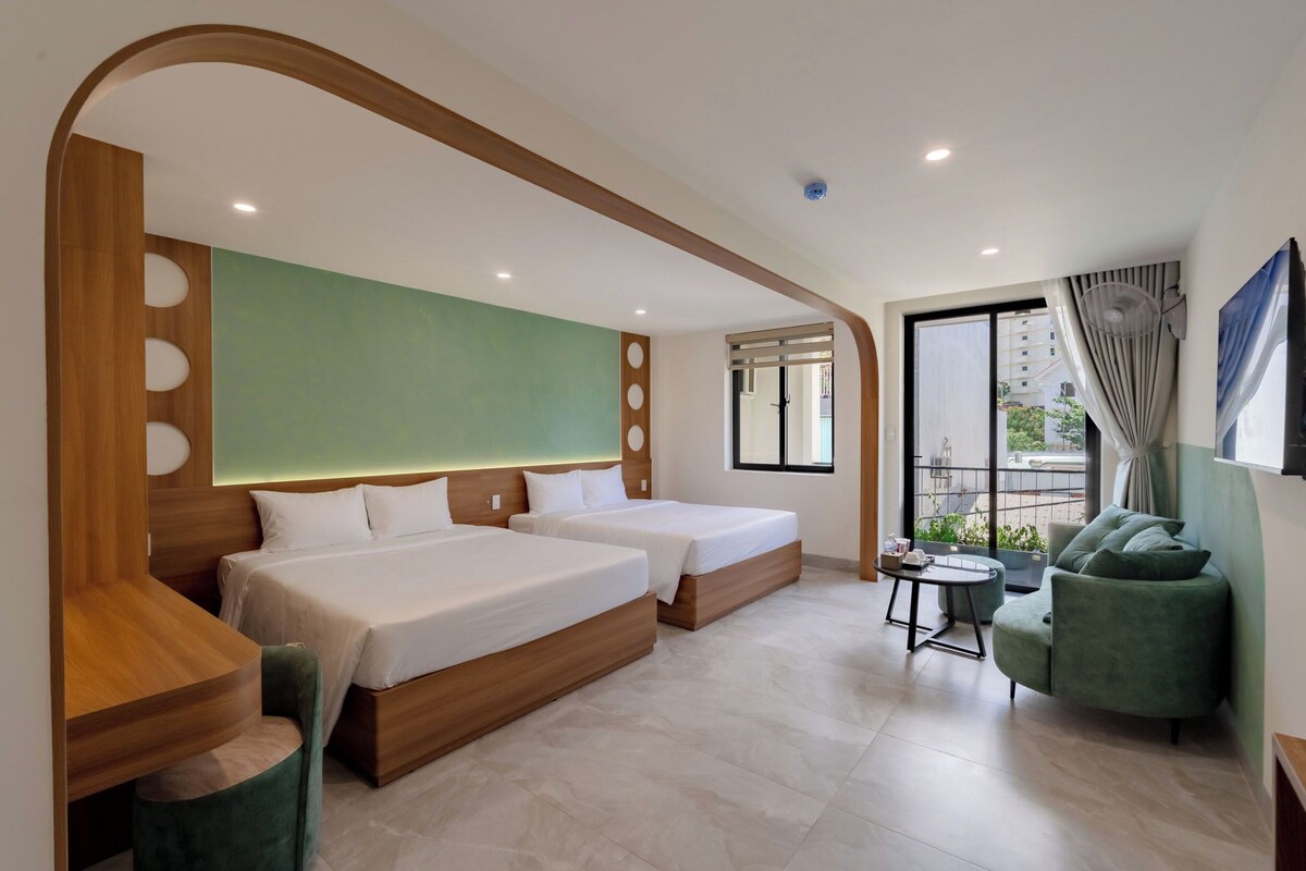 Kamar Quadruple Keluarga, balkon, pemandangan kota | Meja kerja dan Wi-Fi gratis