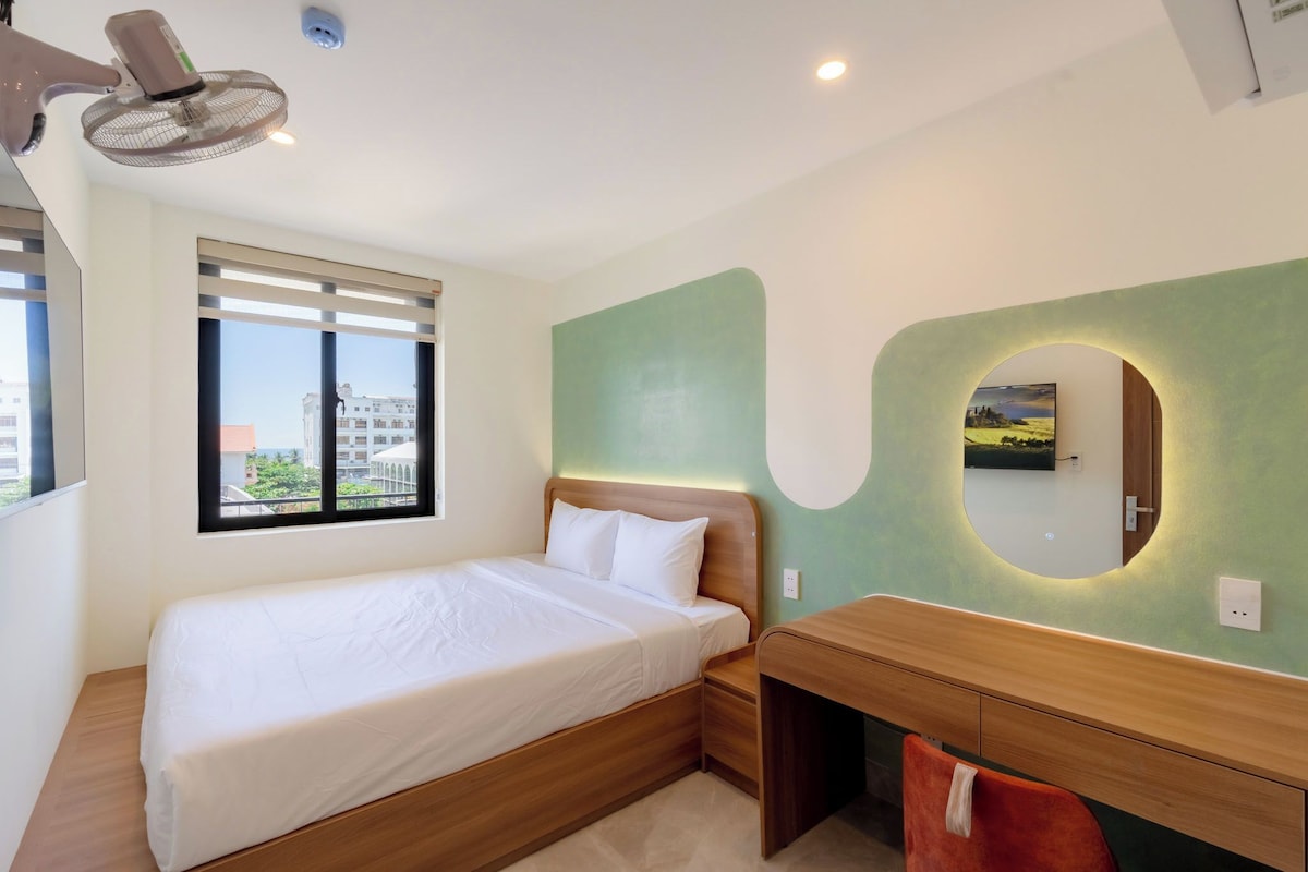Apartemen, balkon, pemandangan kota | Meja kerja dan Wi-Fi gratis