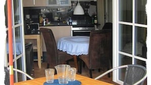 Unclassified image, 5 of 21, button - Beachfront apartment with pool (Baabe)