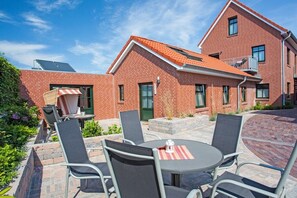 Unclassified image, 2 of 23, button - Swantje in residence facing the south beach (Borkum)
