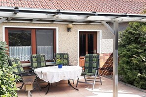 Outdoor dining - Holiday home with 2 bedrooms (Plau am See)
