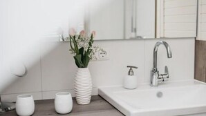 Bathroom - Holiday apartment with 2 bedrooms (Kappeln Stadt)