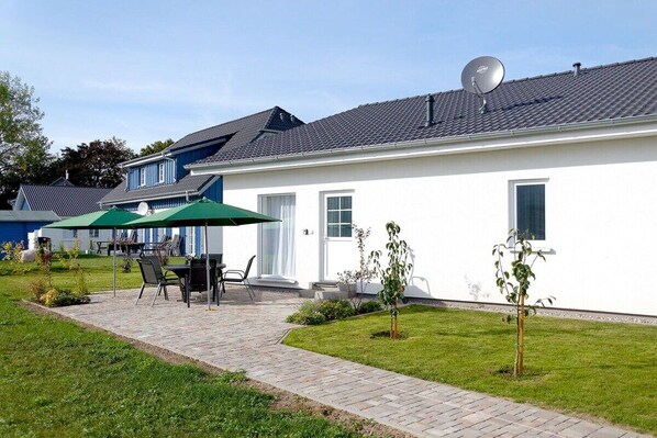 Exterior - Holiday home in Altefähr with swimming pool (Altefähr)