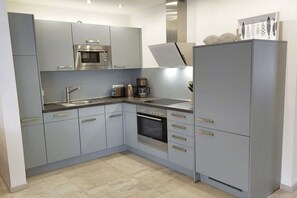 Private kitchen - Holiday home in Altefähr with swimming pool (Altefähr)