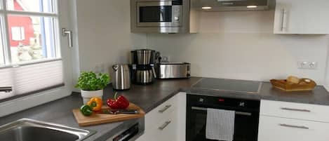 Coffee/tea maker, fridge, microwave, oven