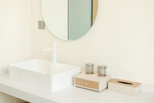 Habitación Confort doble | Baño | Artículos de higiene personal gratuitos, secador de pelo y toallas