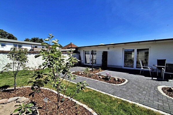 Outdoor dining - Holiday apartments Lindenstraße (Ahlbeck (Seebad))
