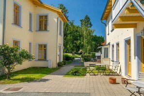 Outdoor dining - Holiday apartment with 1 bedroom (Ahlbeck (Seebad))