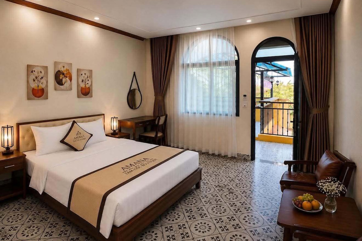 Deluxe Double Room, City View | Meja, langsir/tirai gelap terus, kalis bunyi, seterika/papan seterika 