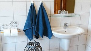Bathroom - Holiday apartment with 1 bedroom (Hasselberg)