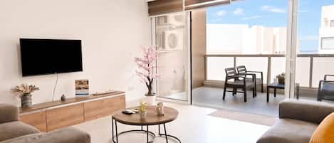 Family Apartment, 3 Bedrooms, 2 Bathrooms (Modern Lovely Sea-View 3 bdr Apart) | Living room