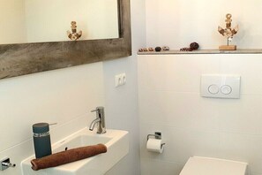 Bathroom - Thatched house "Alana" (Zierow)