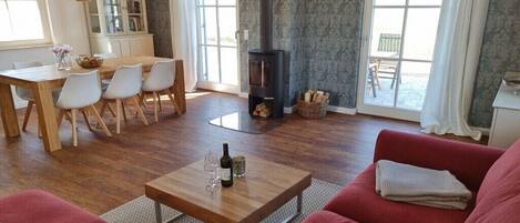 Smart TV, fireplace