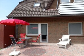 Outdoor dining - Crab, holiday home Diana (Krummhörn \/ OT Greetsiel)