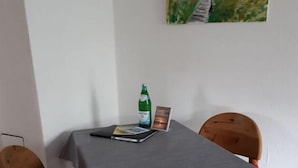 Unclassified image, 4 of 19, button - Crab, holiday home Diana (Krummhörn \/ OT Greetsiel)