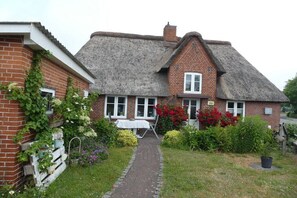 Unclassified image, 3 of 27, button - Grandma Anna's Frisian house (Langenhorn)