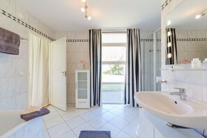 Bathroom - "Krause Holiday Home" (Vaschvitz)