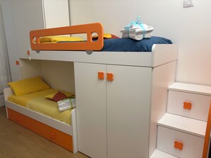 2 多间卧室、熨斗/熨衣板、WiFi、床 单