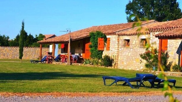 Property grounds - Vrbo Property (Grospierres)