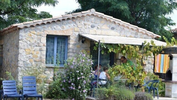 Terrace/patio - Vrbo Property (Grospierres)
