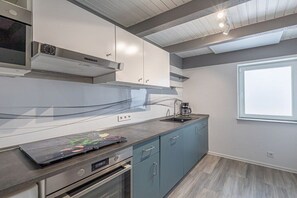 Kaffetrakter/tekoker, kjøleskap, mikrobølgeovn og ovn