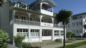 Unclassified image, 3 of 22, button - No. 2 (Veranda) in Villa Fabiola (Ostseebad Binz)