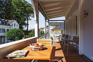 Outdoor dining - No. 2 (Veranda) in Villa Fabiola (Ostseebad Binz)