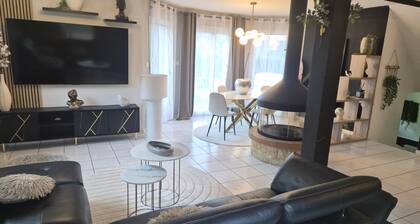 Villa 'Le Cocon Des Alpes' with Mountain View, Private Terrace and Wi-Fi