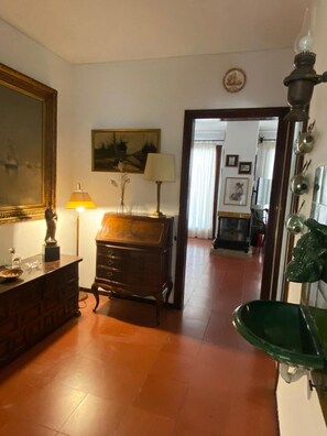 A room with a wooden dresser, a lamp, a painting, and a green vase. - Apartment 'La Mejor Terraza De Tamariu' with Sea View, Wi-Fi and Air Conditioning (Tamariu)