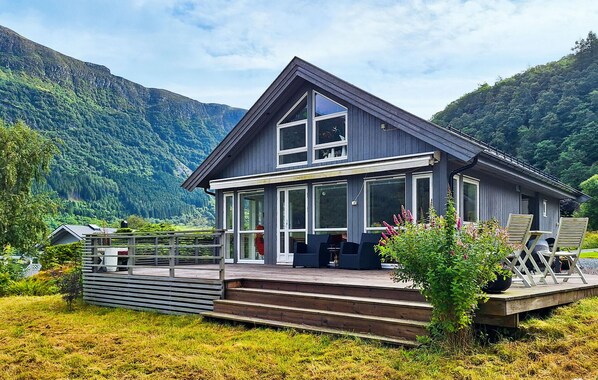 Exterior - Stunning home in Stongfjorden with house a panoramic view (Stongfjorden)