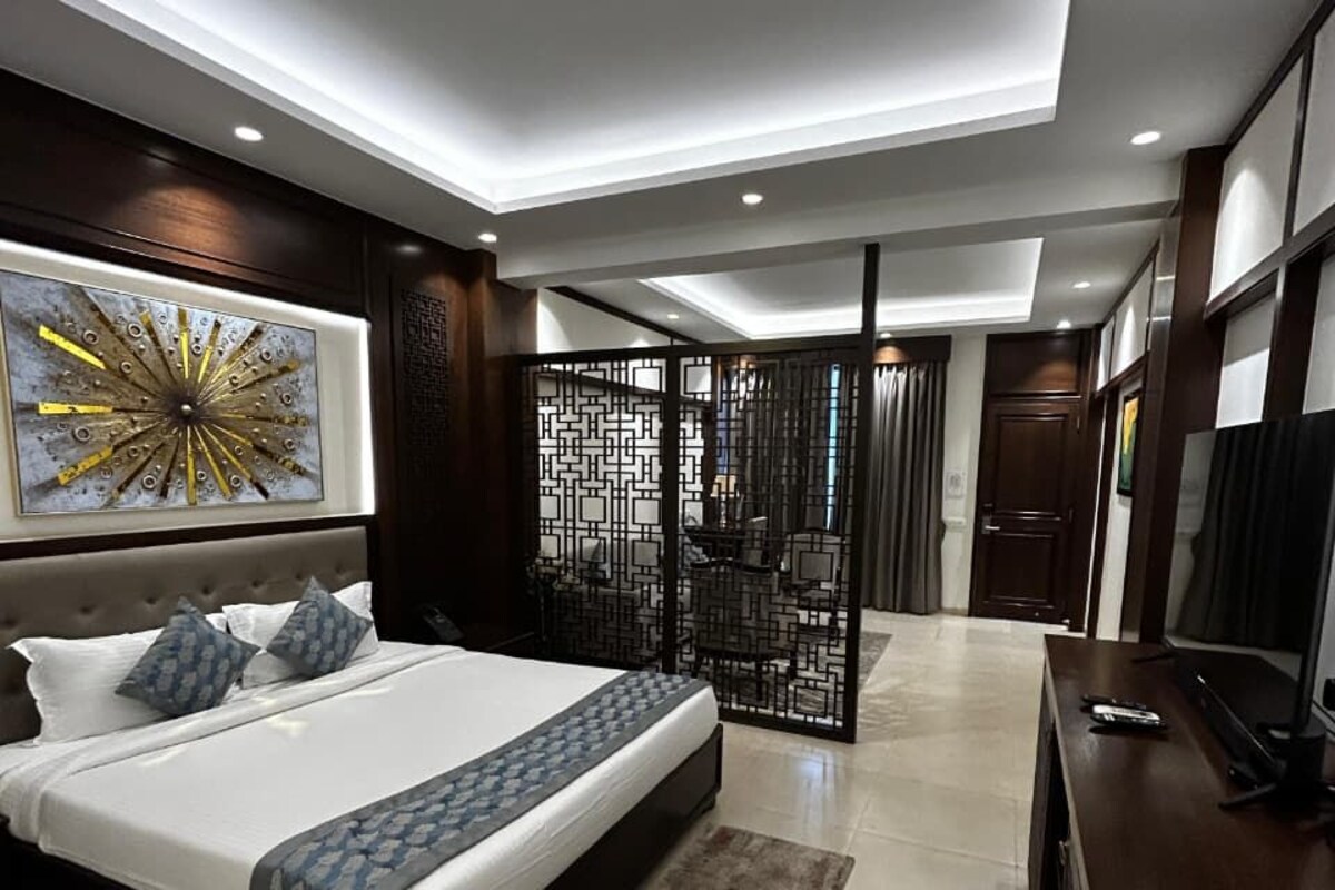 Habitación superior, vista al jardín | Espacio para trabajar con laptop y wifi gratis 