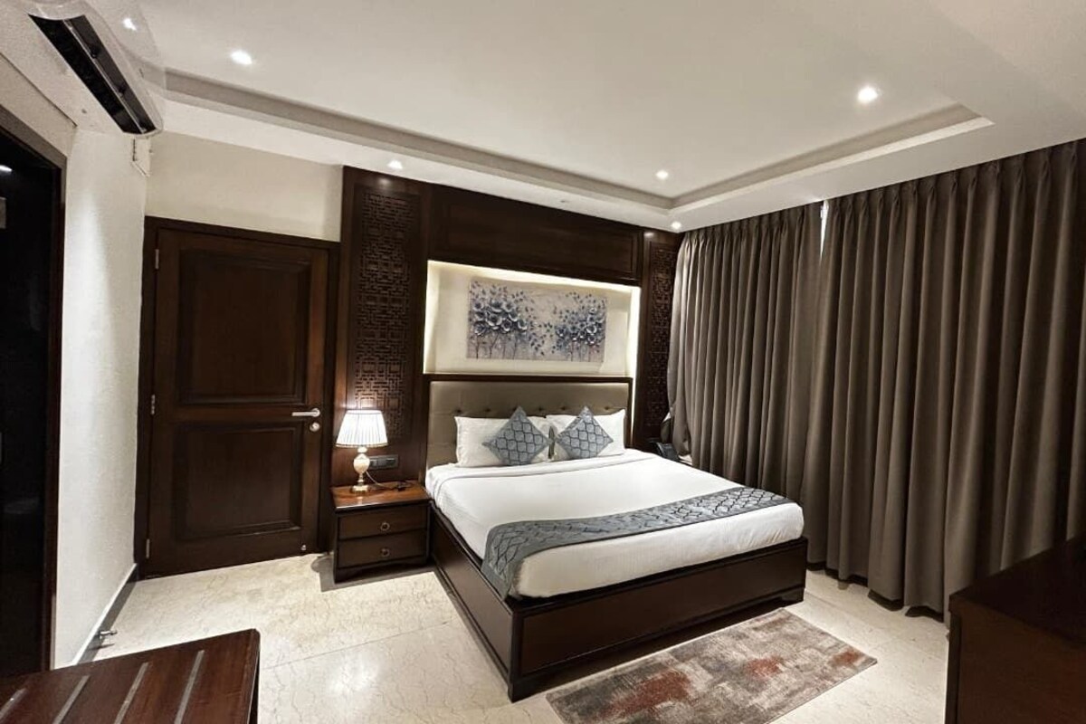 Deluxe Double or Twin Room, Garden View | Laptop workspace, free WiFi