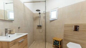 Bathroom - Vrbo Property (Silves)