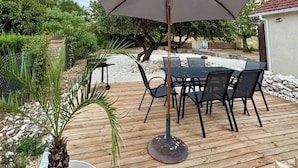 Outdoor dining - Vrbo Property (Bouniagues)