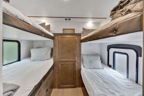 Unclassified image, 4 of 18, button - RV Rental D22 - Keystone Passport 32ft (Madras)