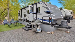 Unclassified image, 3 of 18, button - RV Rental D22 - Keystone Passport 32ft (Madras)