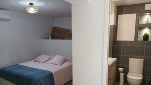 Room - Vrbo Property (Opio)