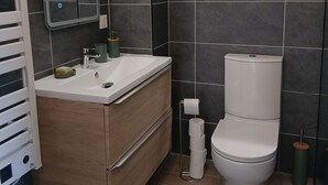 Bathroom - Vrbo Property (Opio)