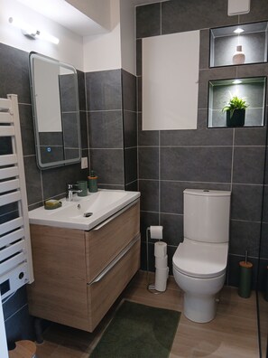 Unclassified image, 5 of 37, button - Vrbo Property (Opio)