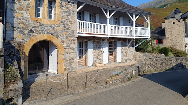 Unclassified image, 1 of 25, button - "Chez Peye", Pyrenean family house, with garden and nearby bathable river (Osse-en-Aspe)