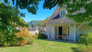 Unclassified image, 2 of 25, button - "Chez Peye", Pyrenean family house, with garden and nearby bathable river (Osse-en-Aspe)